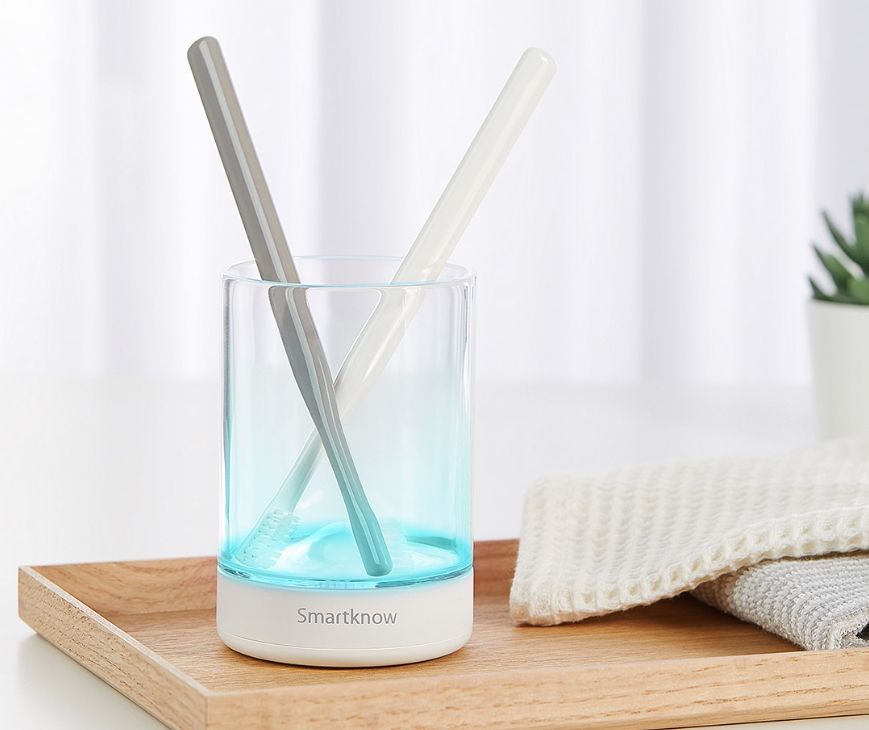 Набор из дозатора зубной пасты и стаканчика – подставки со стерилизующим эффектом