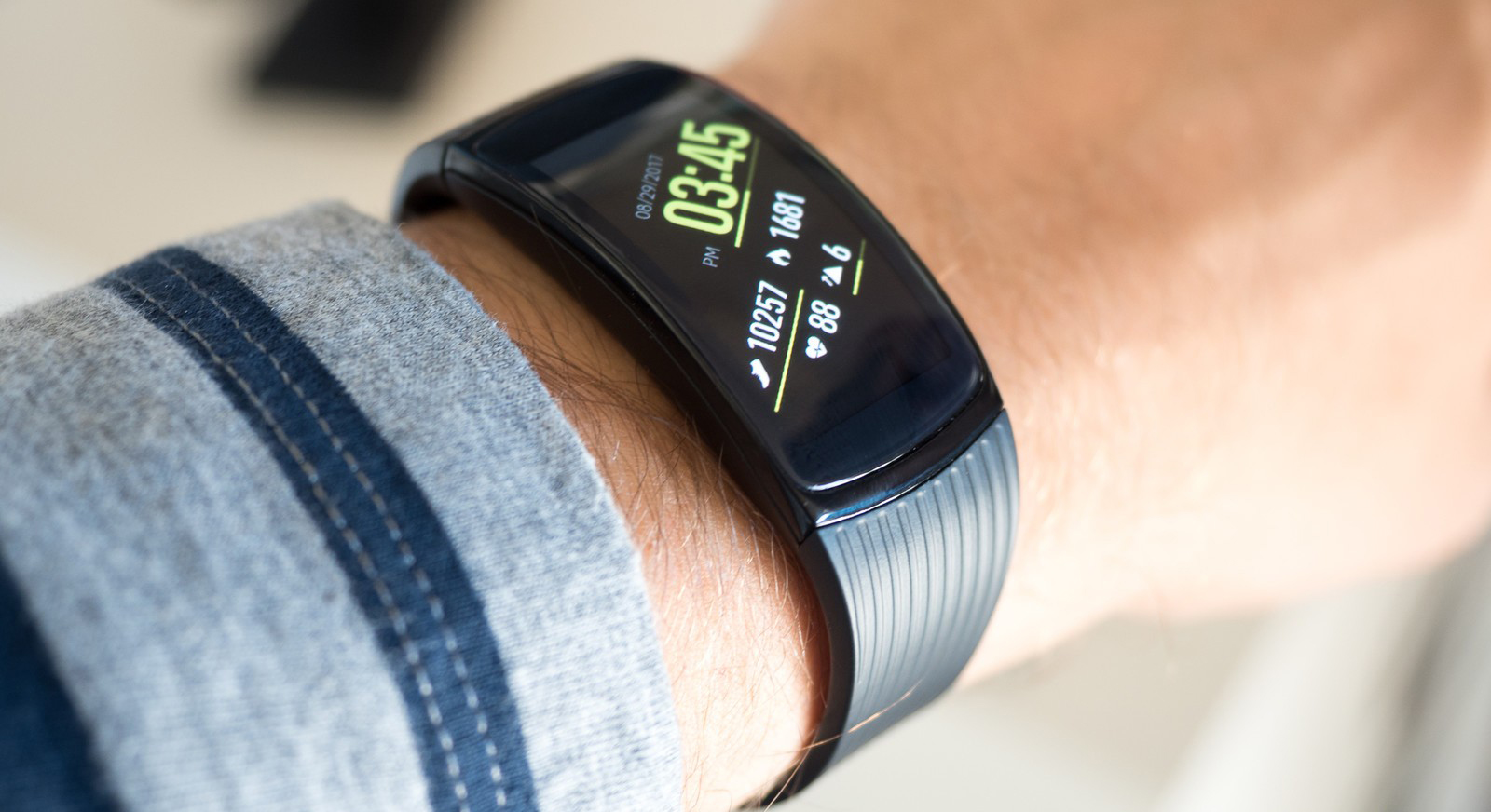 Сравнение популярных фитнес-браслетов