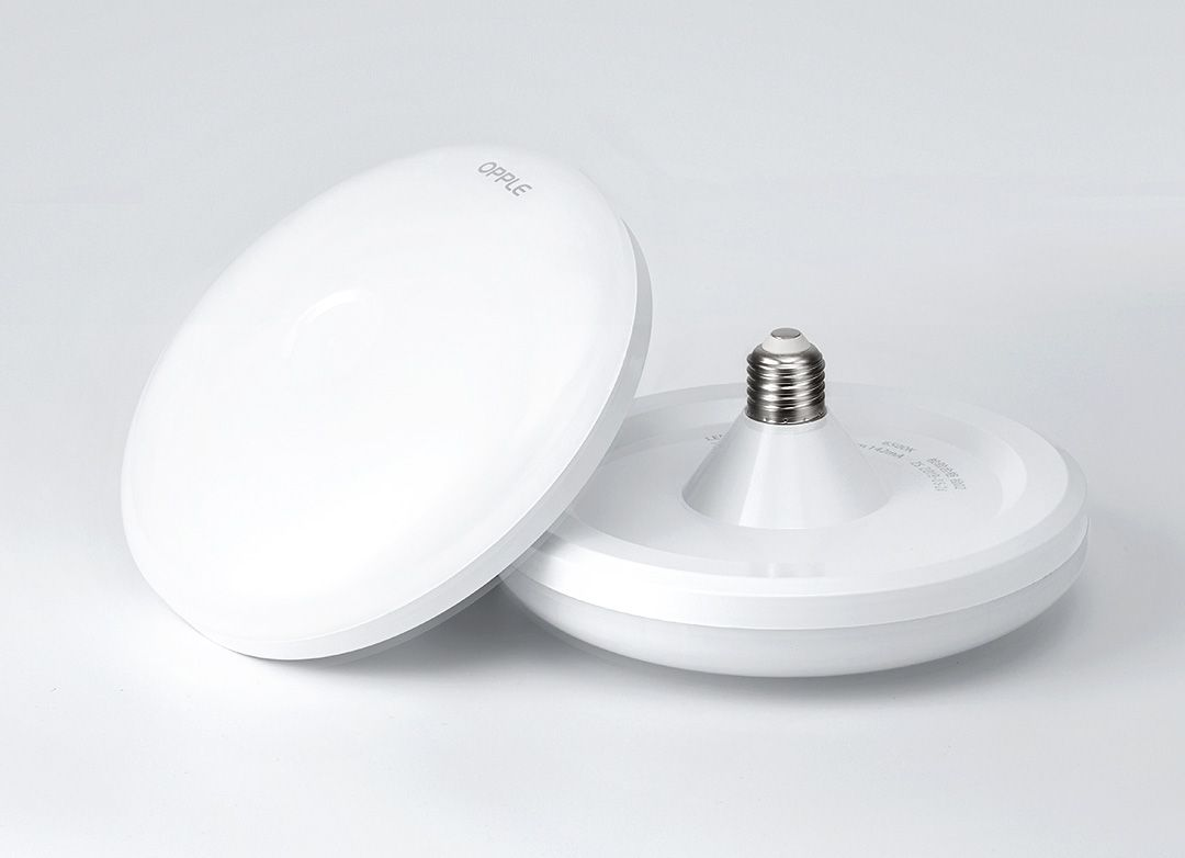 LED светильник в плоском рассеивающем корпусе для дешевого освещения технических помещений и интерьеров в техно стиле